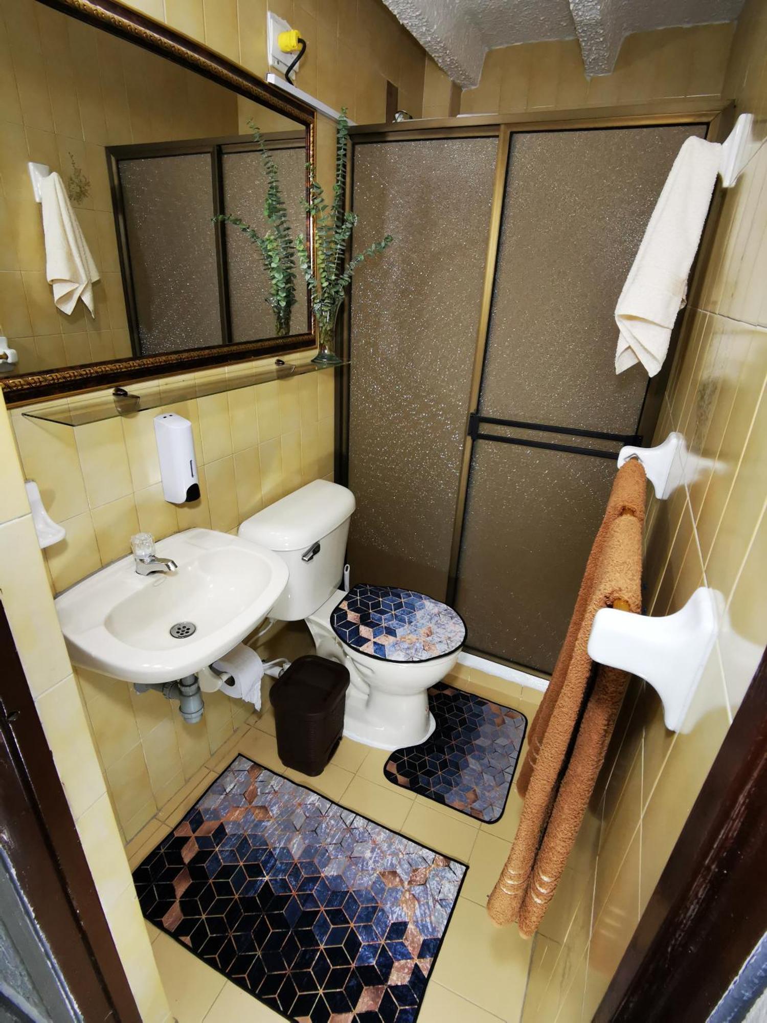 Holiday home Casangel Hogar Familiar En Sector Exclusivo Cerca Al Aeropuerto Local Frente Al Poblado Medellin