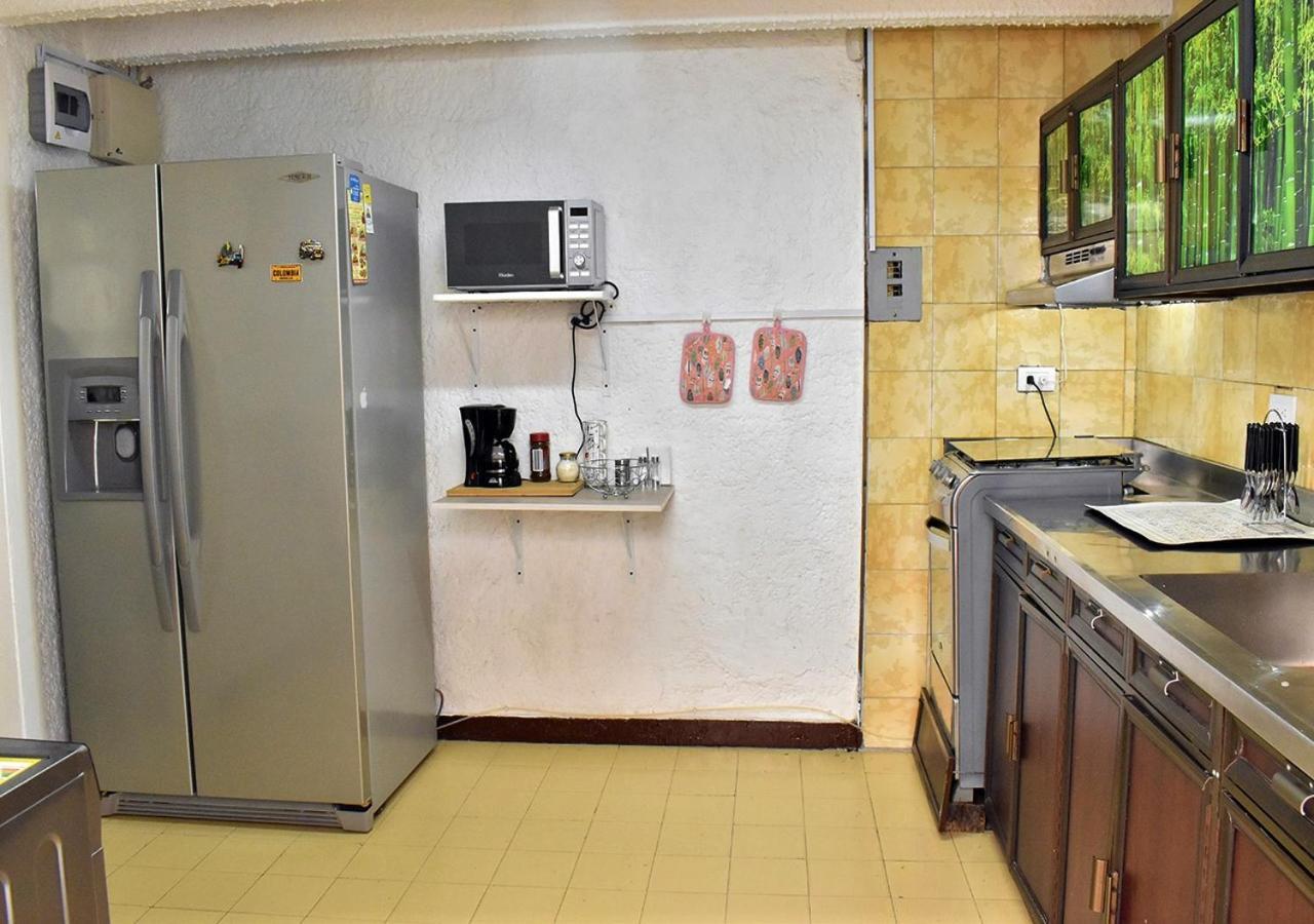 Casangel Hogar Familiar En Sector Exclusivo Cerca Al Aeropuerto Local Frente Al Poblado Holiday home *